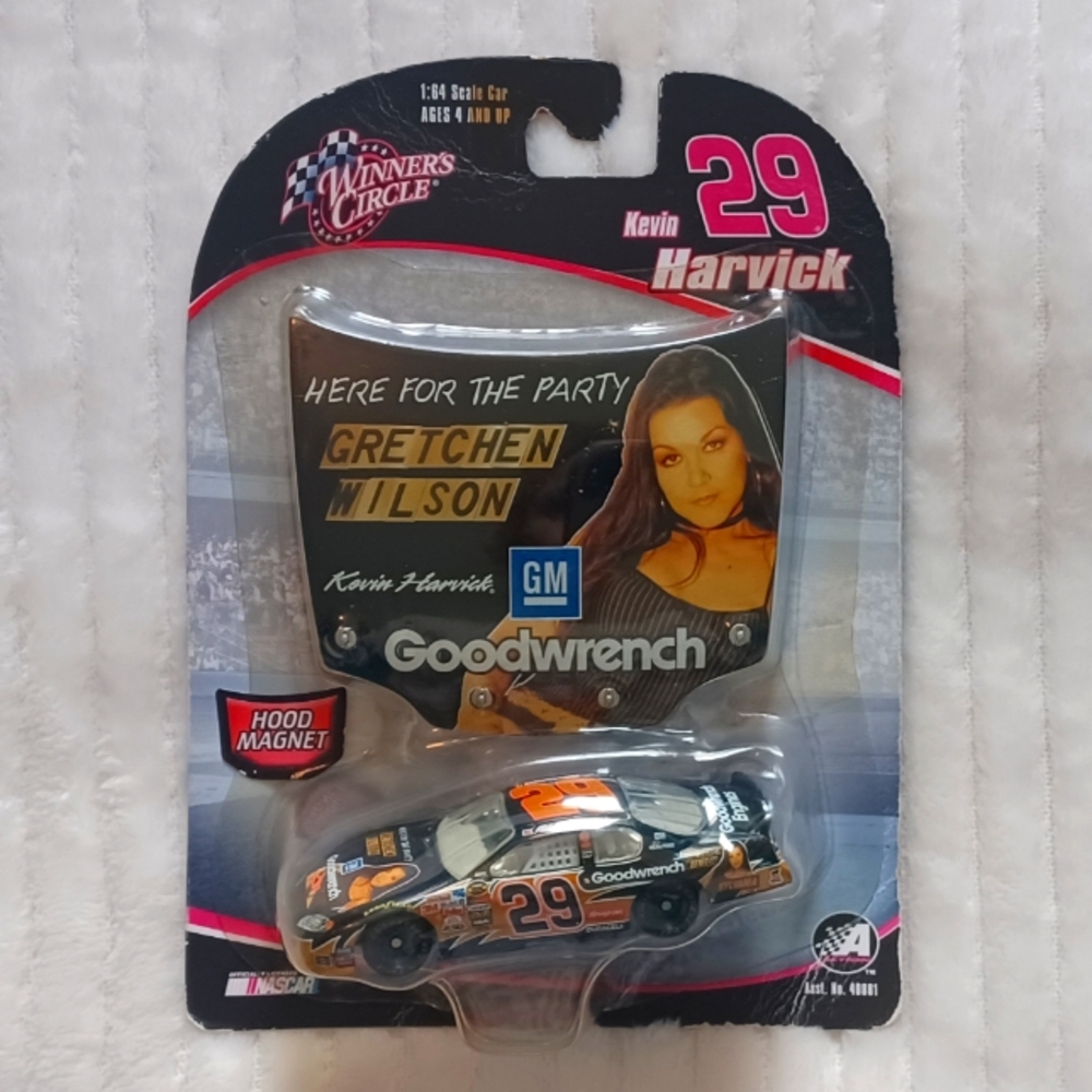 🆕️ NASCAR Winners Circle Kevin Harvick × Gretchen Wilson 1:64 Car + Hood
